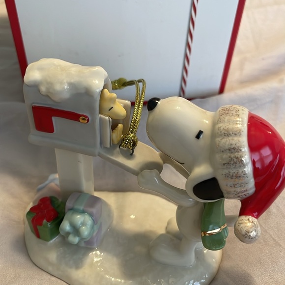 Lenox Peanuts Snoopy's Letter To Santa Ornament - Picture 4 of 6